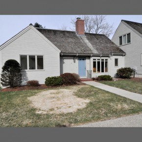 Sunny Potter Pond End Unit: $549,000! Sunny Potter Pond End Unit: $549,000!